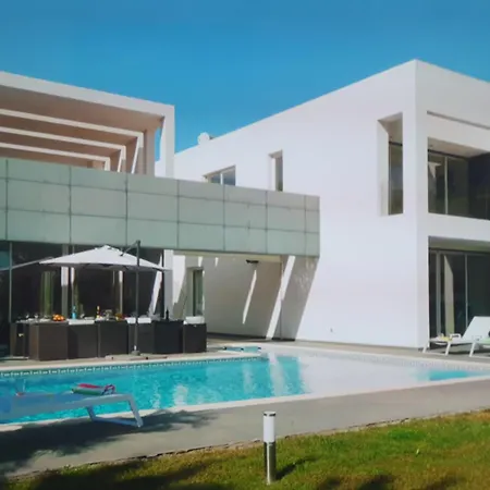 Elegant Villa In Vilamoura Pool